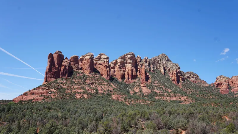 Majestic Sedona red rock mountains landscape under clear blue sky